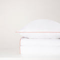 Parure de lit PIPA Percale de coton blanc passepoil coloré 260x240cm